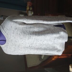 Tahari White and Gray Speckled Sweater